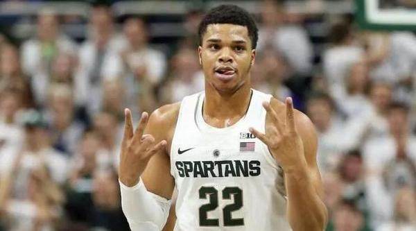 经济环境充 经济环境充